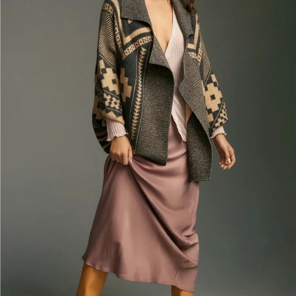 Pilcro Black and Tan Geometric Shrug